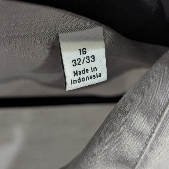 Calvin Klein | Men's Button Up Dress Shirt | Size 18 32/33  | Silver/Light Gray - Picture 6 of 10